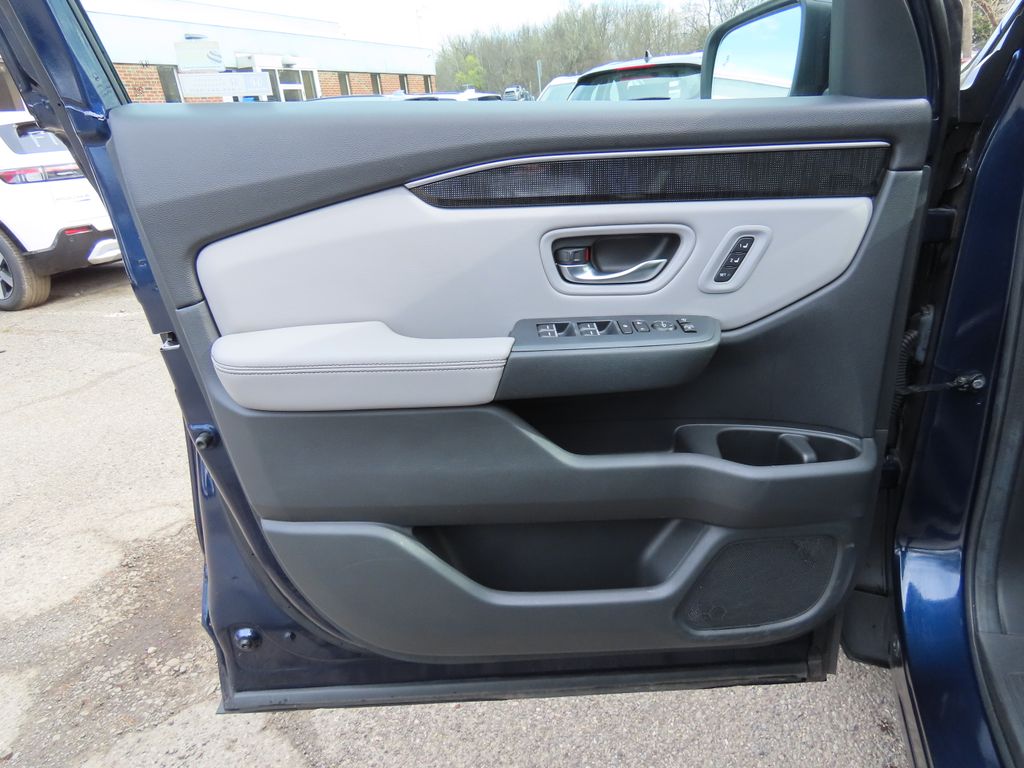 Thumbnail: 2023 Honda Pilot - 25