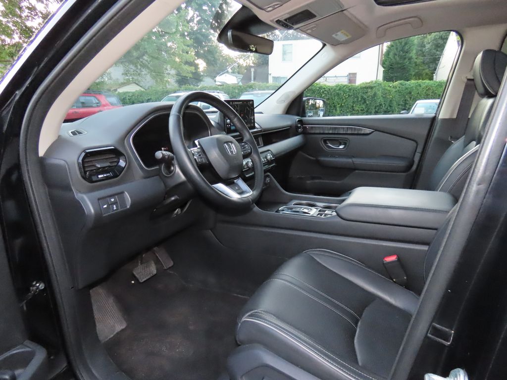 Thumbnail: 2023 Honda Pilot - 2