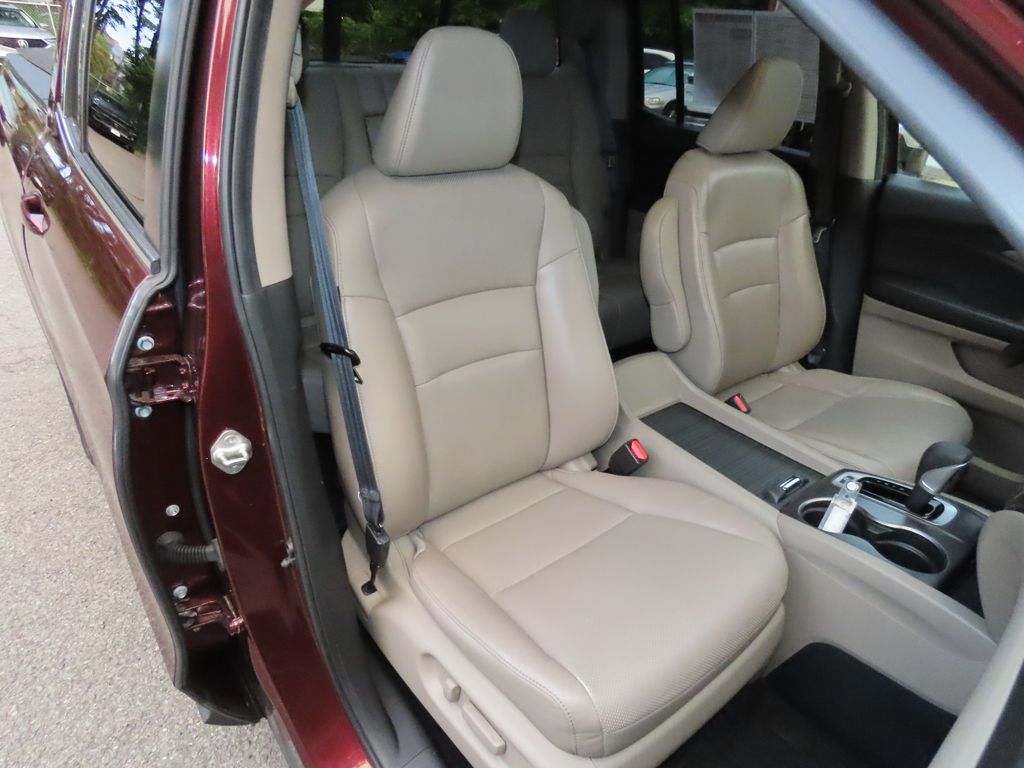 Thumbnail: 2019 Honda Ridgeline - 24