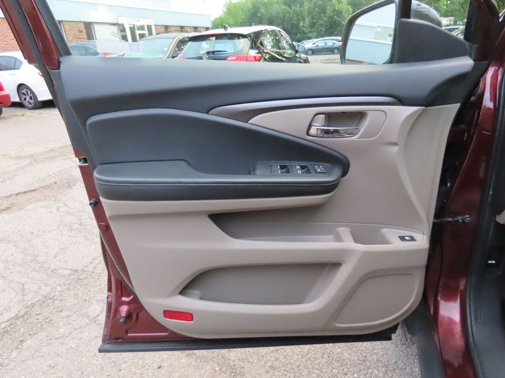 Thumbnail: 2019 Honda Ridgeline - 23