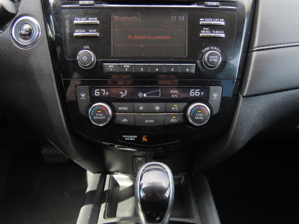 Thumbnail: 2017 Nissan Rogue - 24