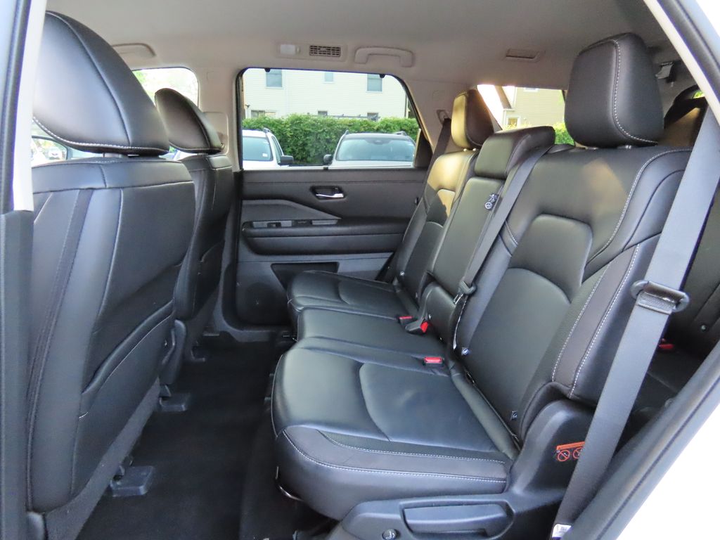 Thumbnail: 2024 Nissan Pathfinder - 12