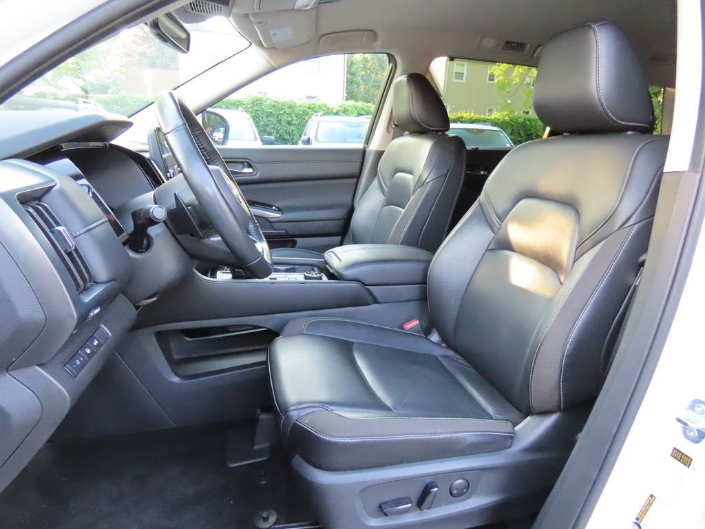 Thumbnail: 2024 Nissan Pathfinder - 10