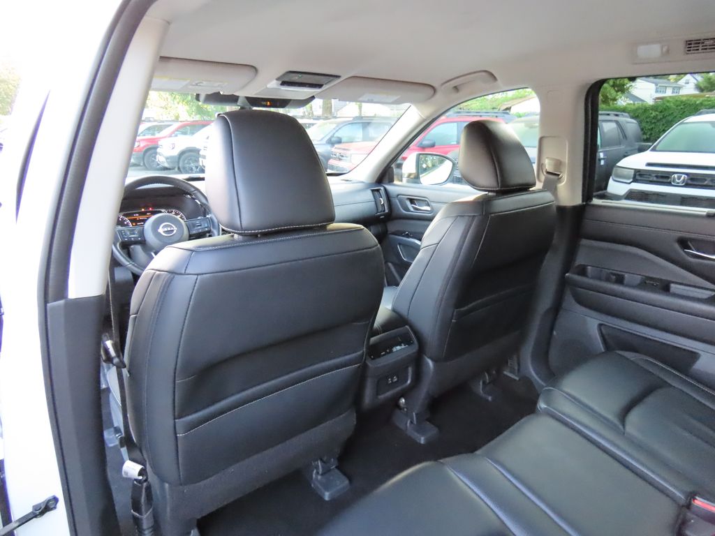 Thumbnail: 2024 Nissan Pathfinder - 24