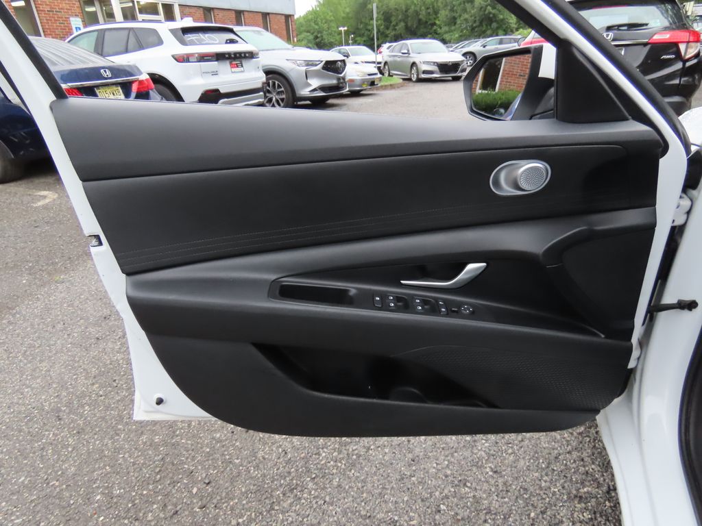 Thumbnail: 2021 Hyundai Elantra - 22