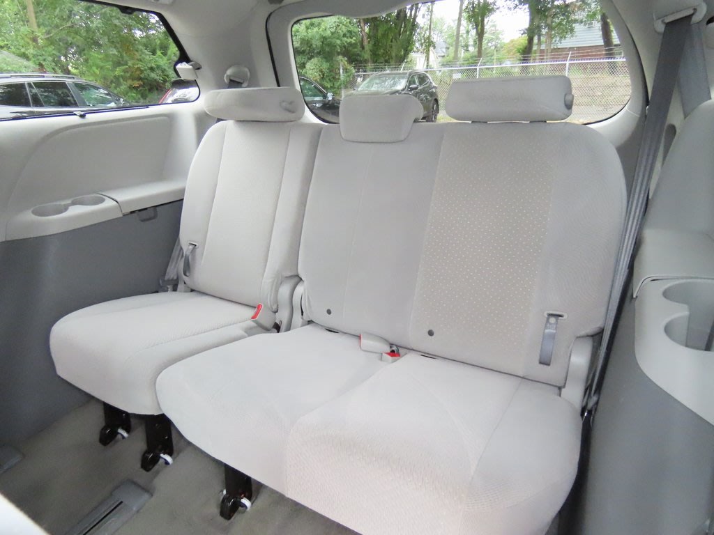 Thumbnail: 2014 Toyota Sienna - 20