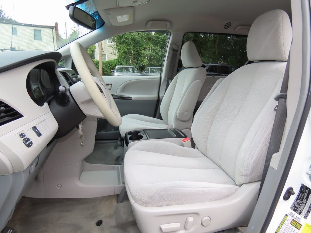 Thumbnail: 2014 Toyota Sienna - 11