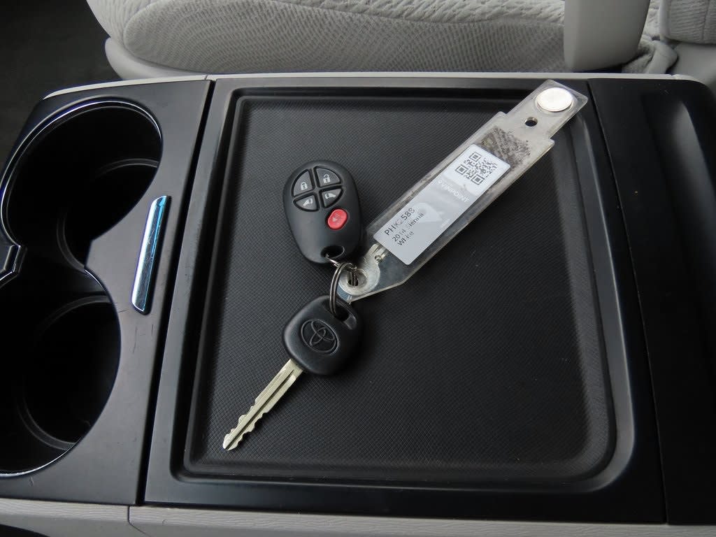 Thumbnail: 2014 Toyota Sienna - 25