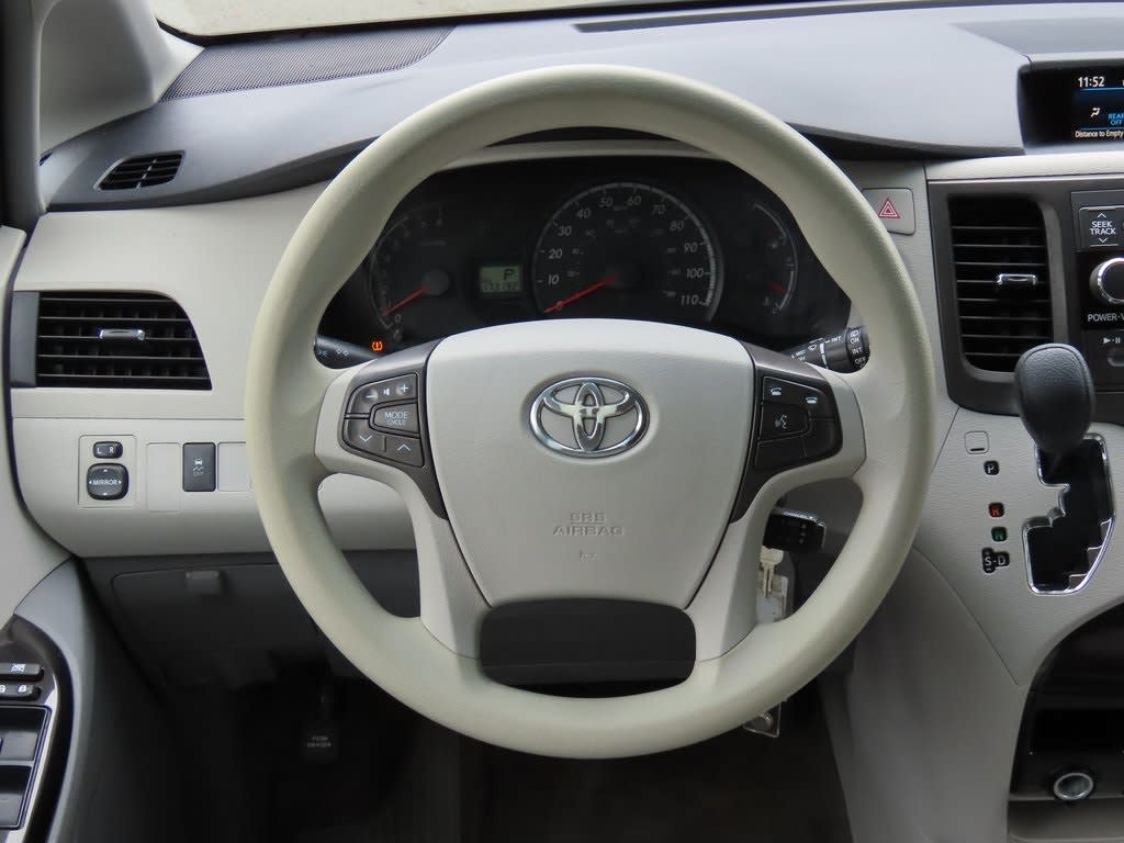 Thumbnail: 2014 Toyota Sienna - 14
