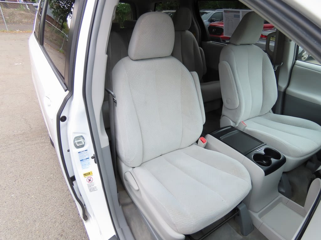 Thumbnail: 2014 Toyota Sienna - 12