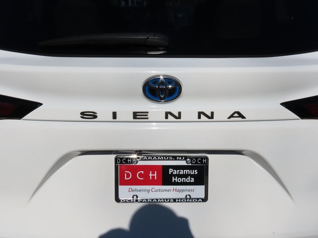 2022 Toyota Sienna LE 20