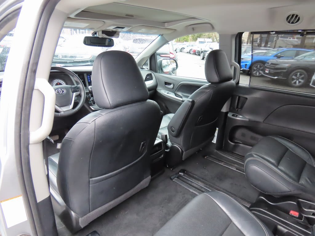 Thumbnail: 2017 Toyota Sienna - 21