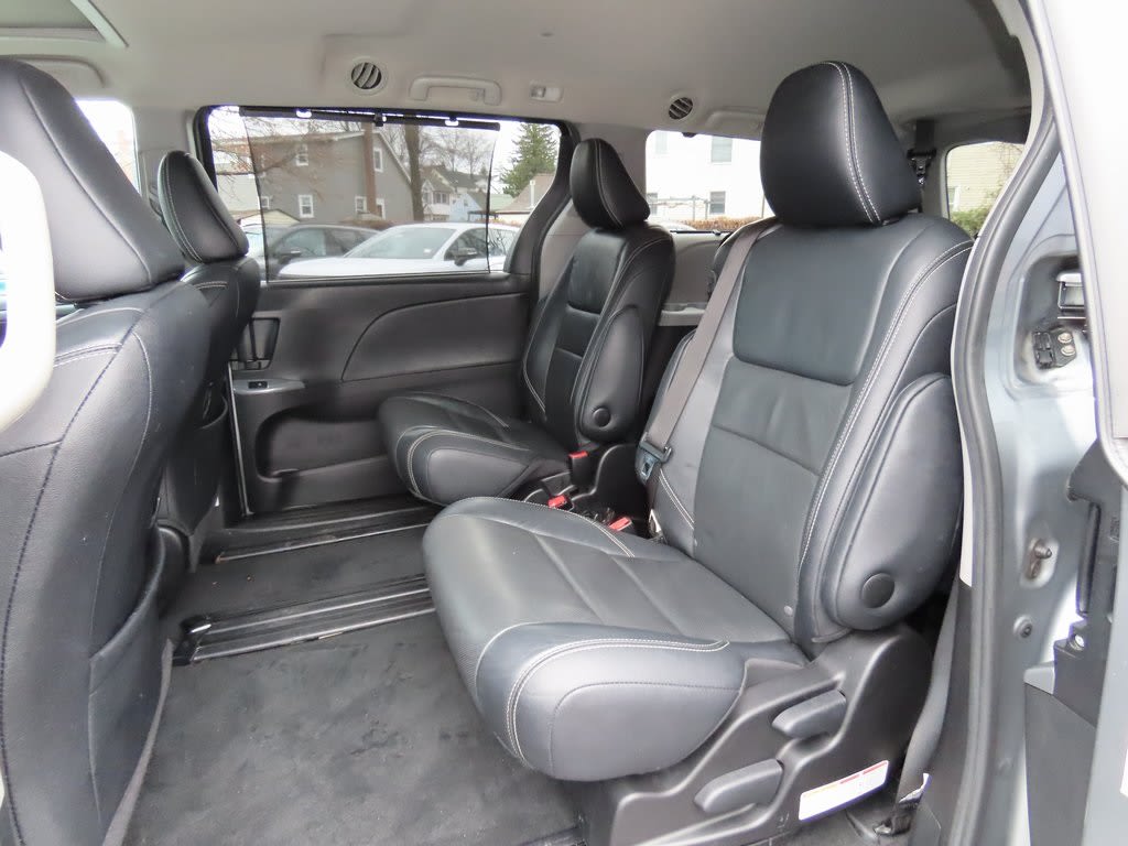Thumbnail: 2017 Toyota Sienna - 13