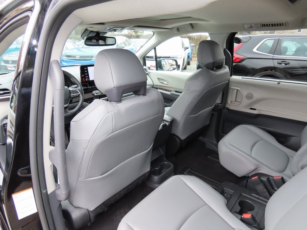 2023 Toyota Sienna XLE 21