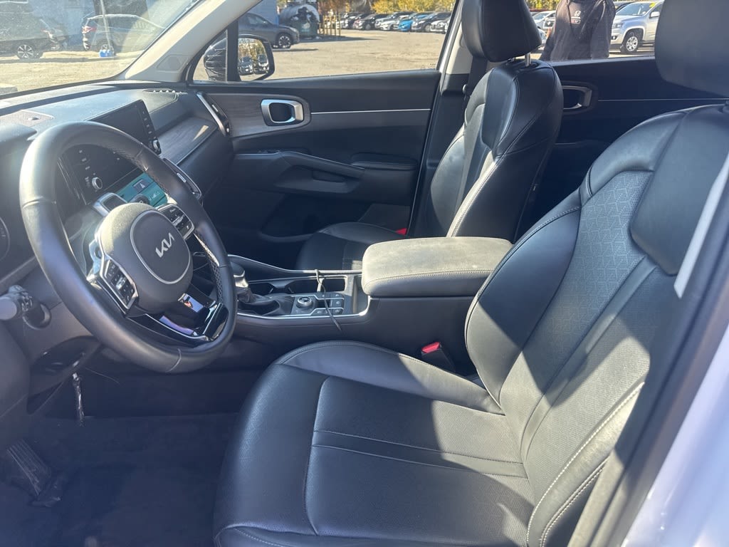 Thumbnail: 2022 Kia Sorento - 8