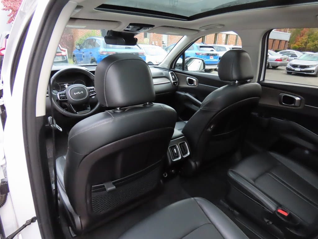 Thumbnail: 2022 Kia Sorento - 24