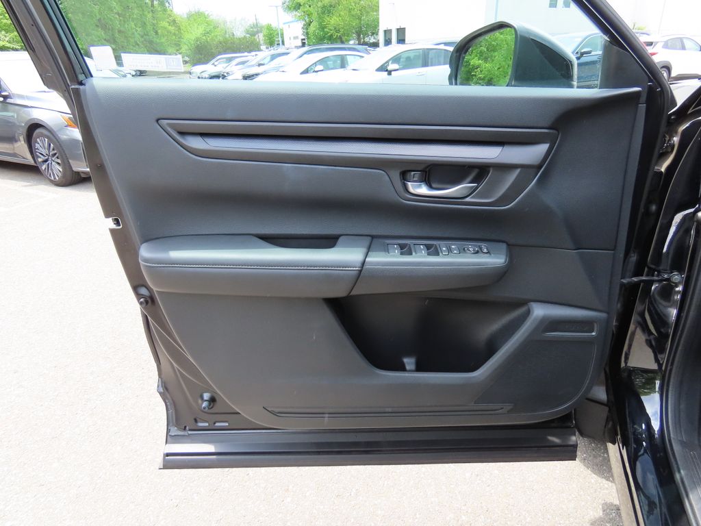 2025 Honda CR-V LX - Photo 24