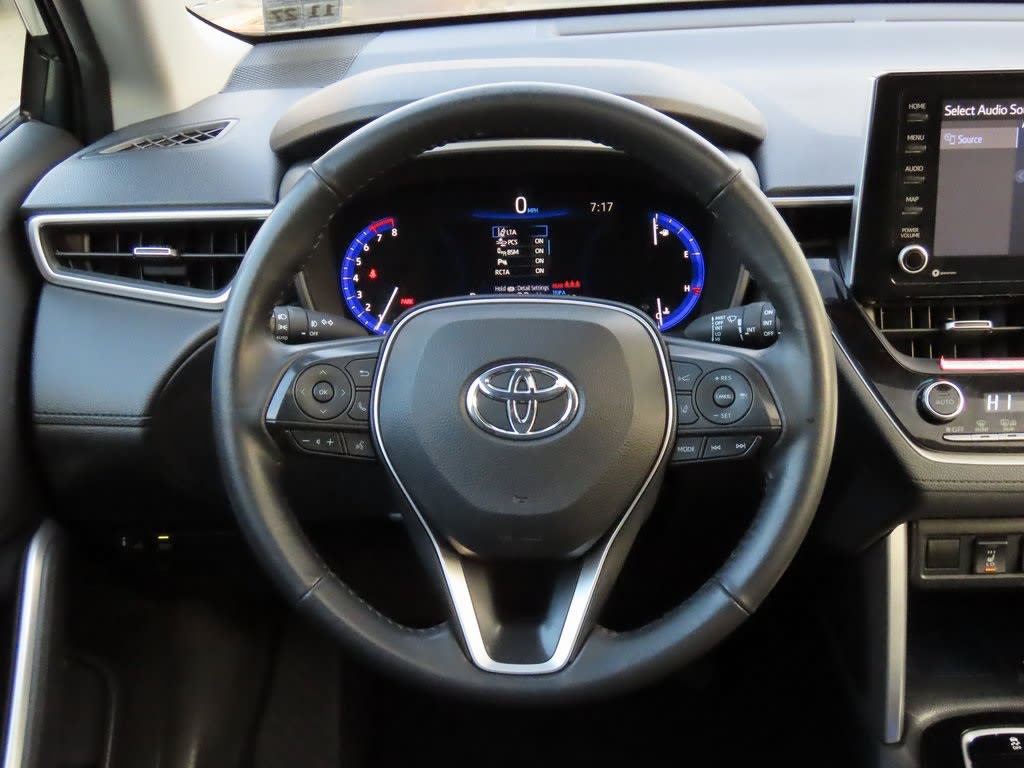 2022 Toyota Corolla Cross XLE 10