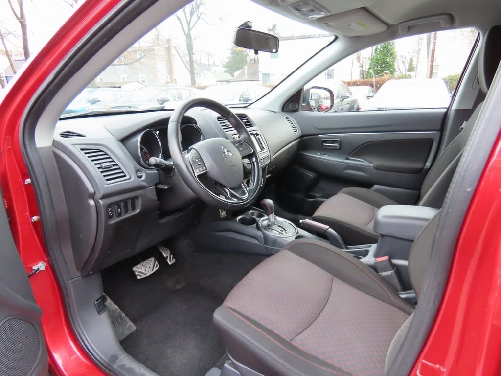 Thumbnail: 2017 Mitsubishi Outlander Sport - 9