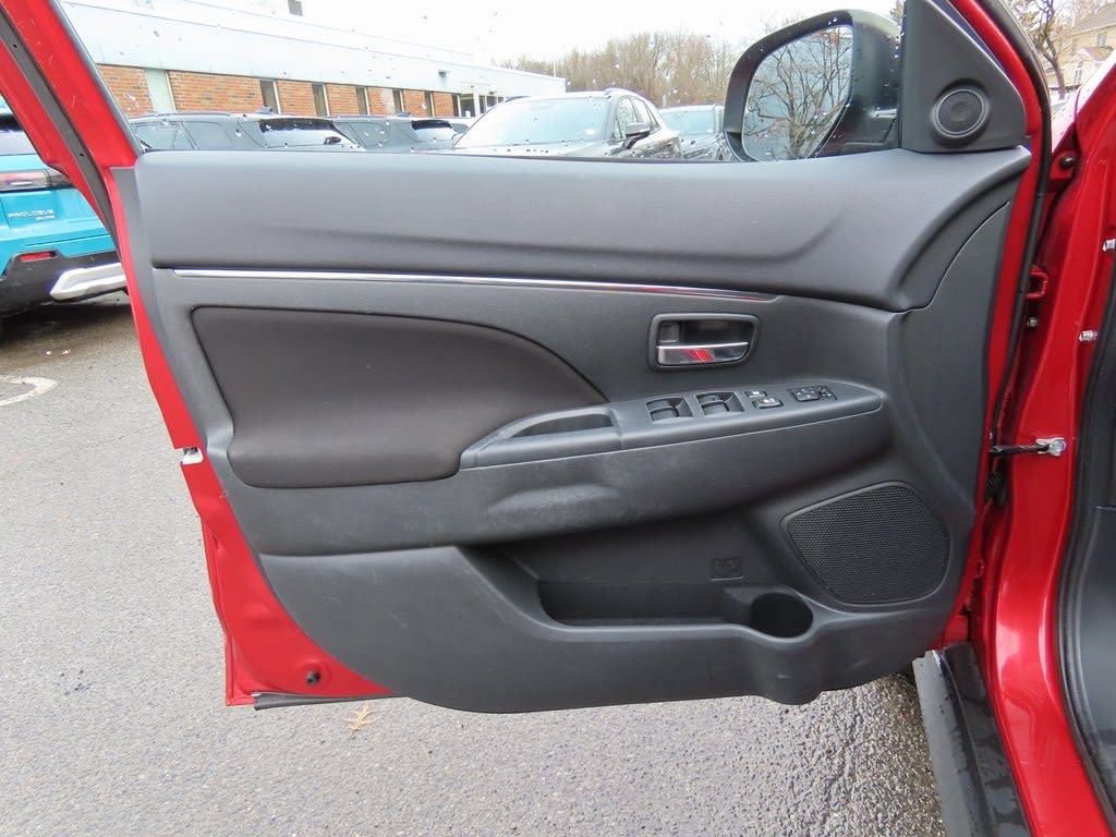 Thumbnail: 2017 Mitsubishi Outlander Sport - 22