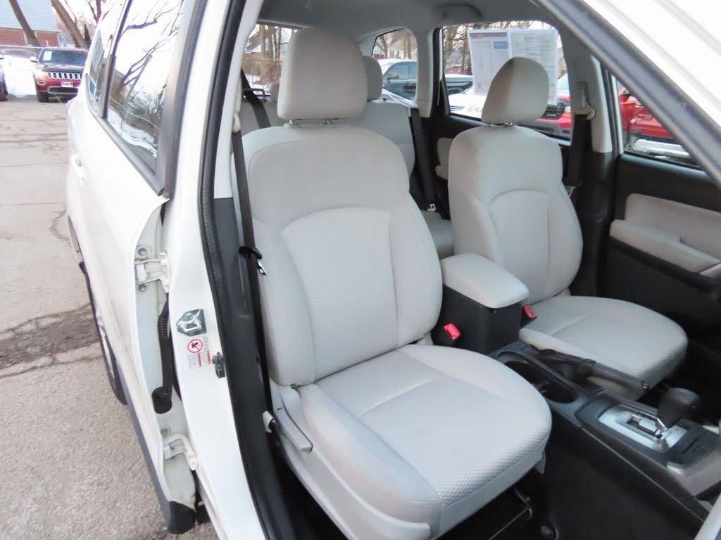 2015 Subaru Forester 2.5i 12