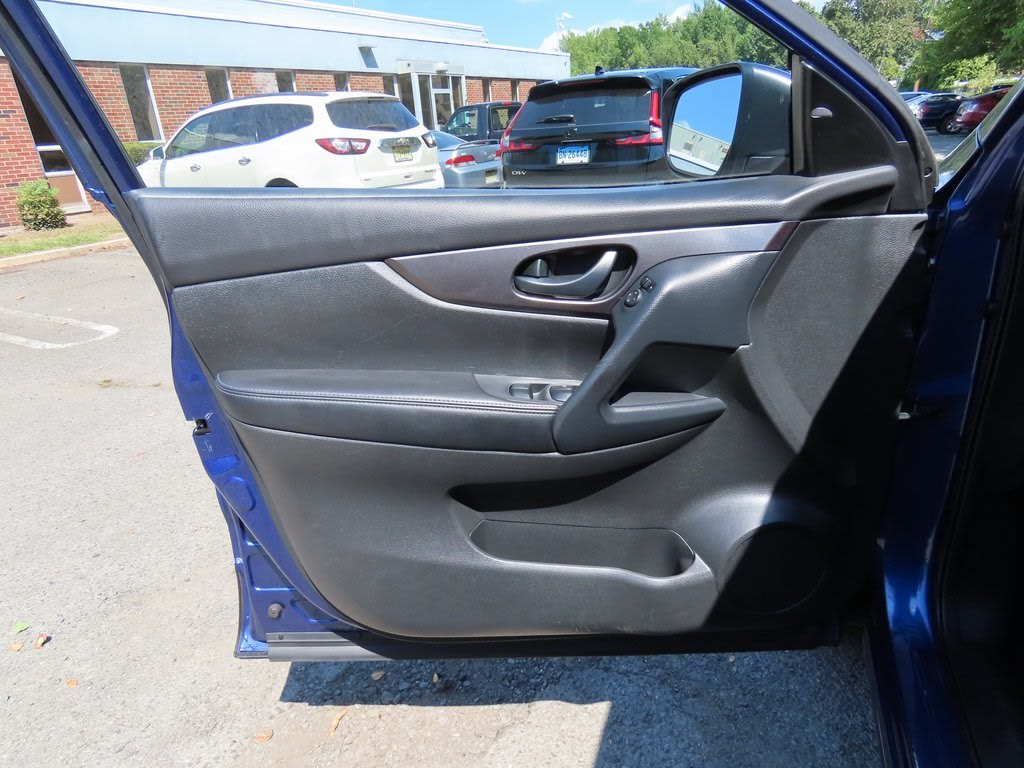 Thumbnail: 2021 Nissan Rogue Sport - 20