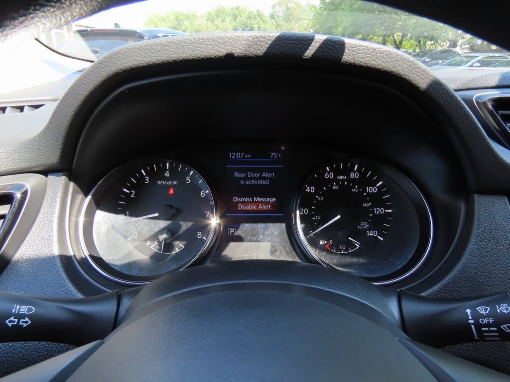 Thumbnail: 2021 Nissan Rogue Sport - 14