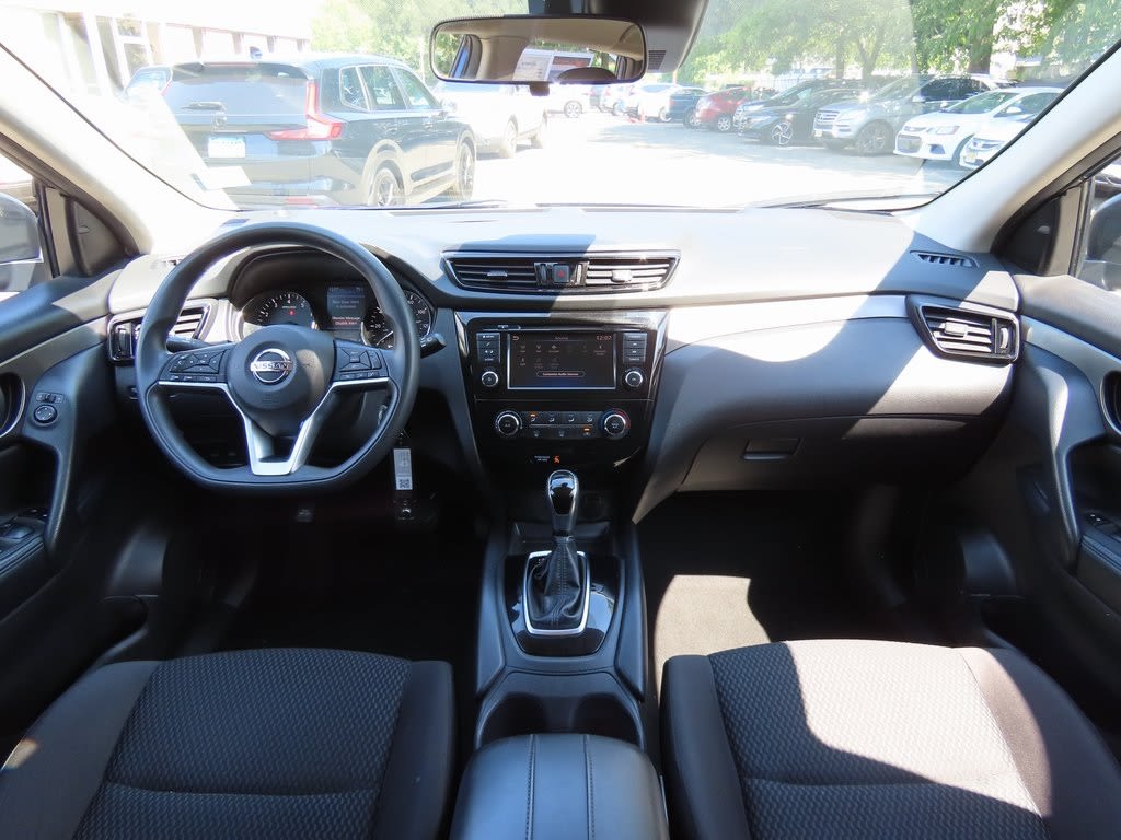 Thumbnail: 2021 Nissan Rogue Sport - 2
