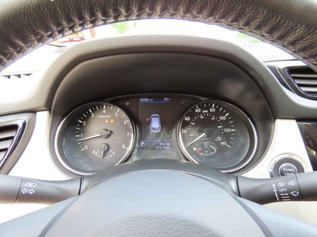 Thumbnail: 2019 Nissan Rogue Sport - 16