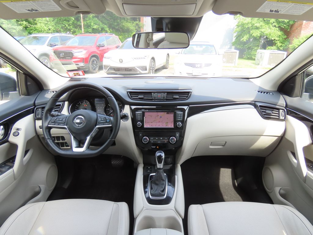 Thumbnail: 2019 Nissan Rogue Sport - 9