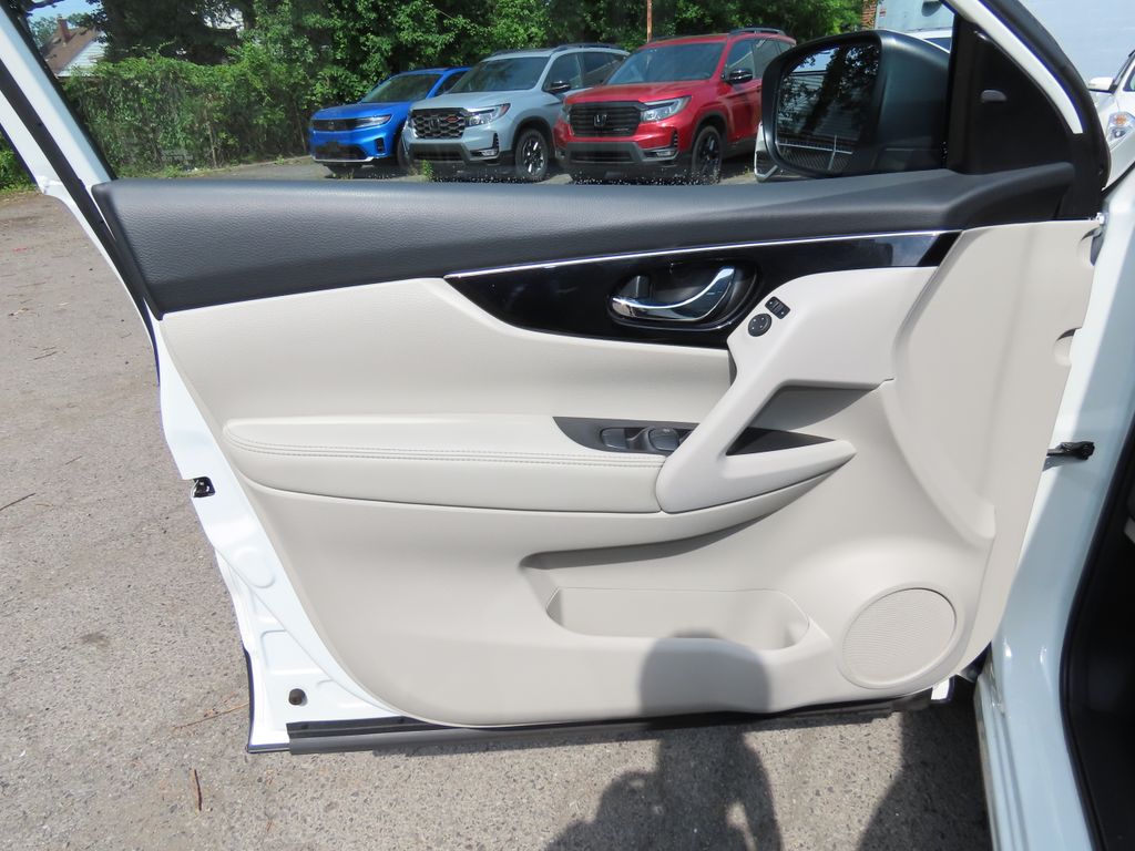Thumbnail: 2019 Nissan Rogue Sport - 23