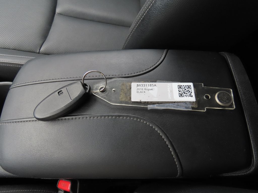 Thumbnail: 2018 Nissan Rogue - 18