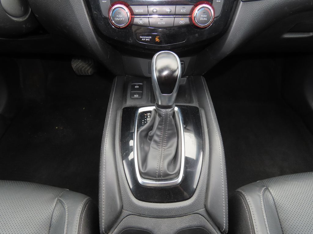 Thumbnail: 2018 Nissan Rogue - 15