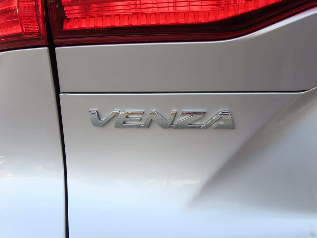 2021 Toyota Venza LE 7