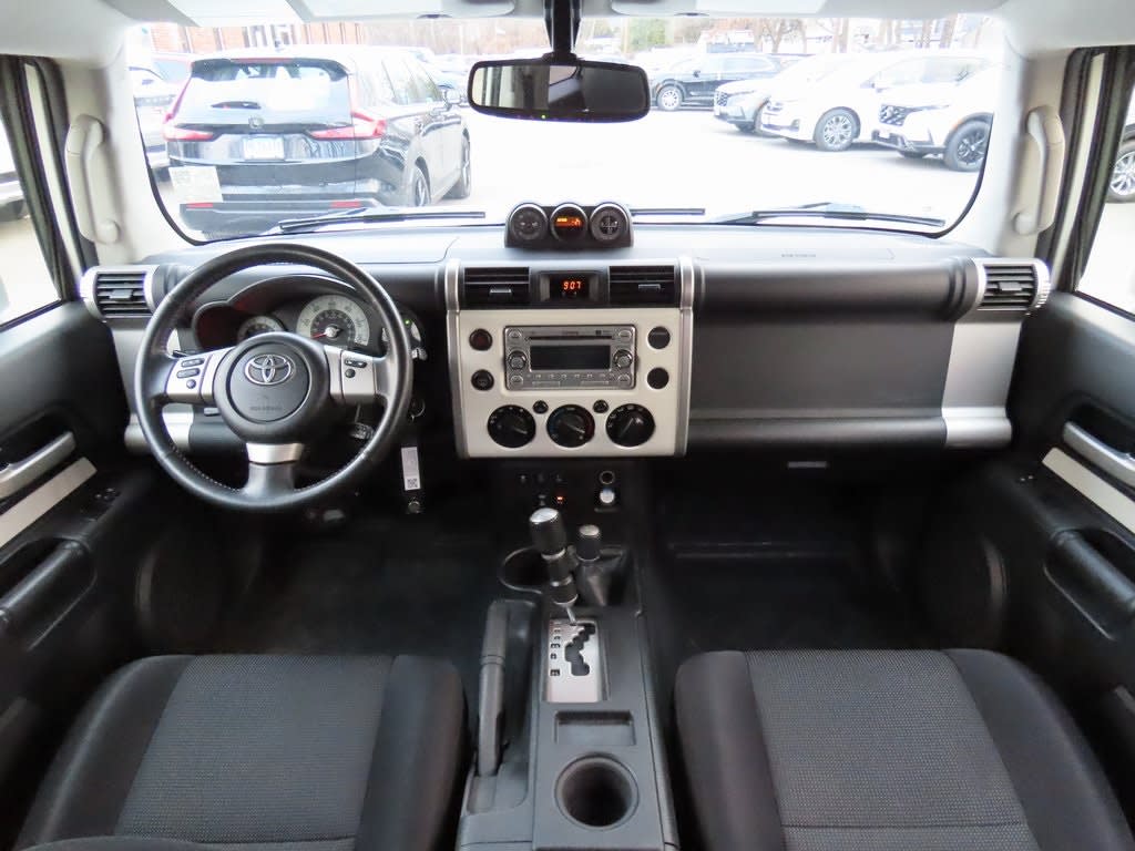 2013 Toyota FJ Cruiser Base 8