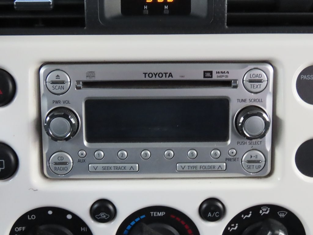 2013 Toyota FJ Cruiser Base 13