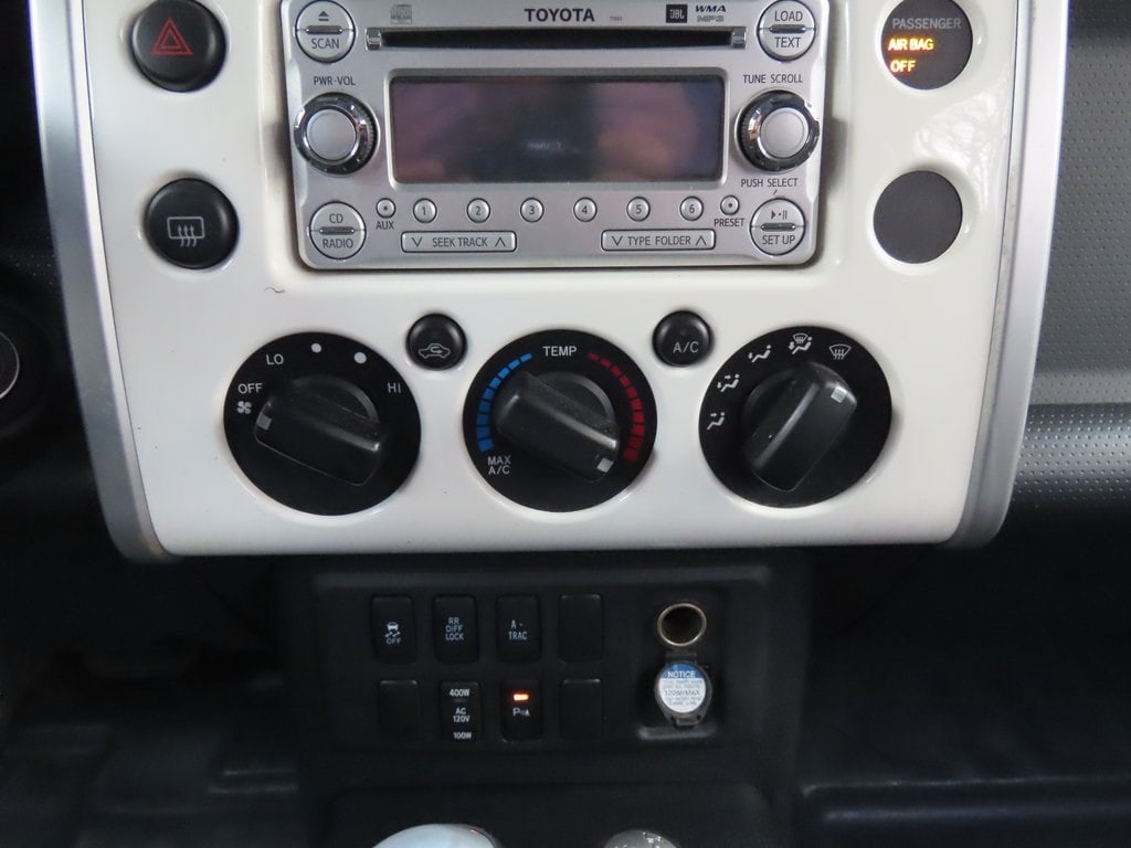 2013 Toyota FJ Cruiser Base 23