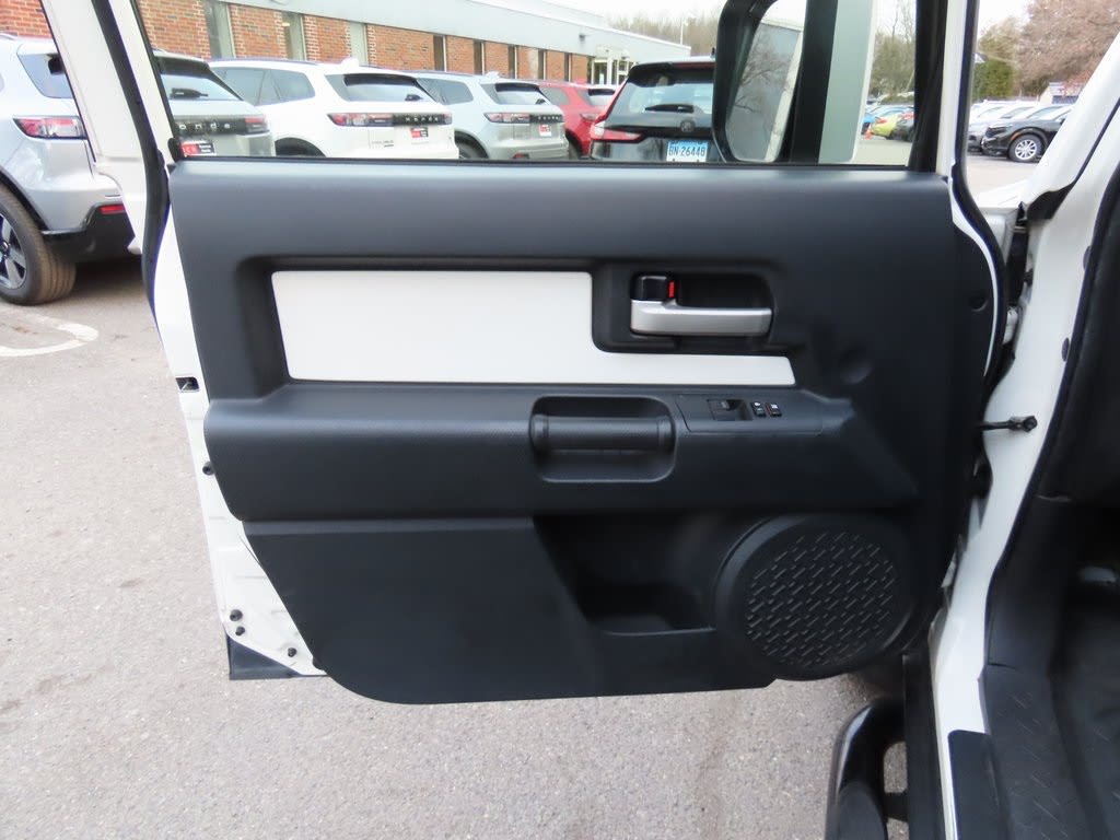 2013 Toyota FJ Cruiser Base 22