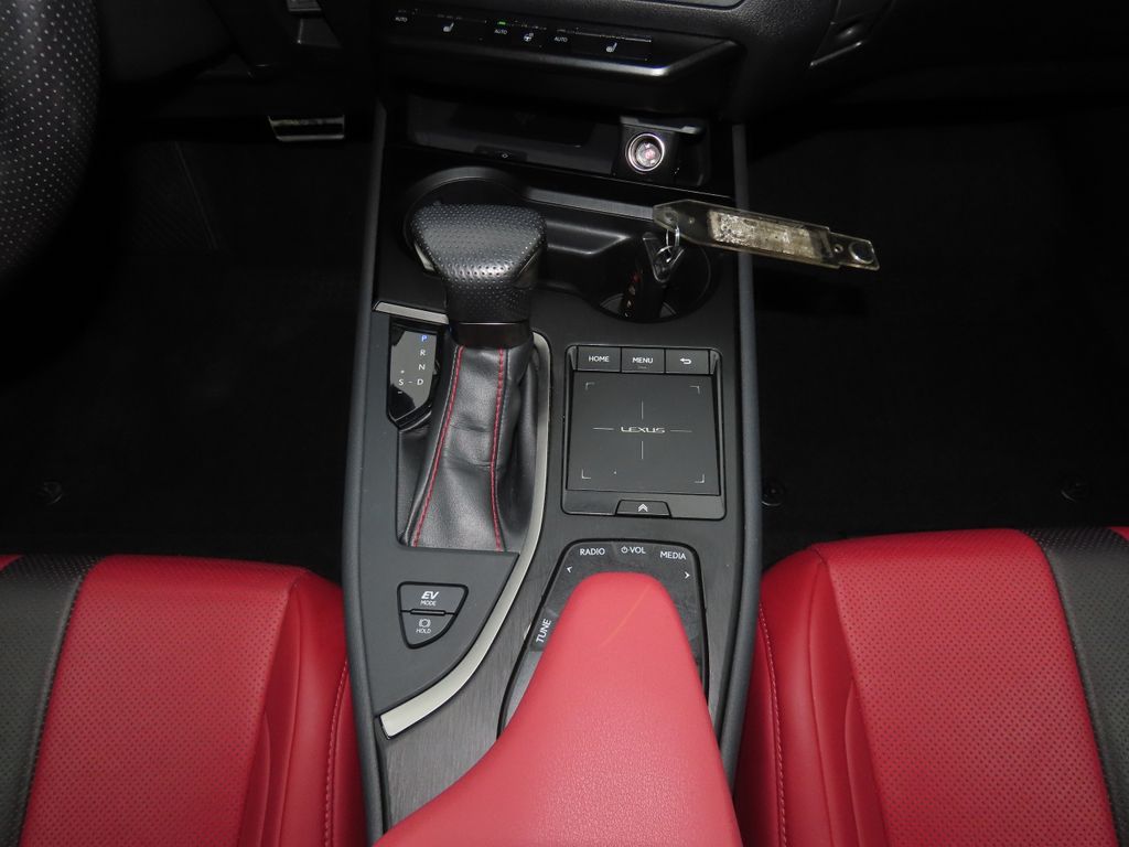 Thumbnail: 2019 Lexus UX - 16