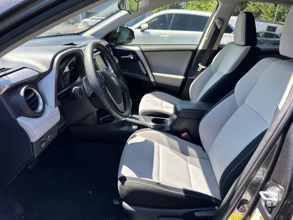 Thumbnail: 2018 Toyota RAV4 - 9