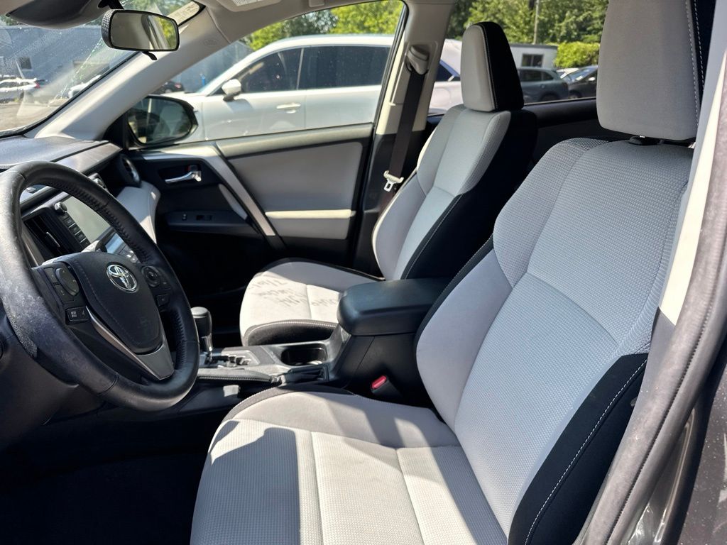 Thumbnail: 2018 Toyota RAV4 - 8