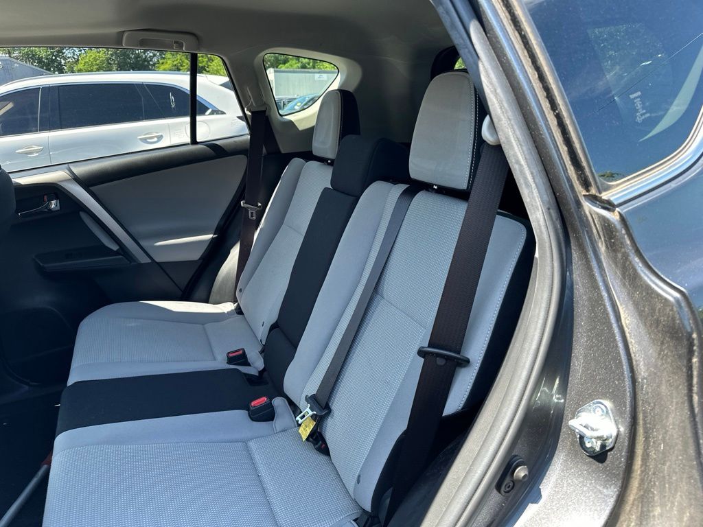 Thumbnail: 2018 Toyota RAV4 - 10