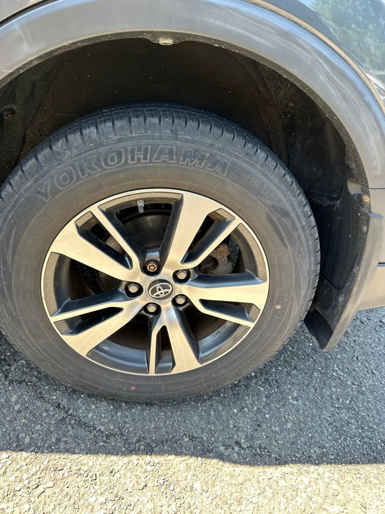 Thumbnail: 2018 Toyota RAV4 - 7