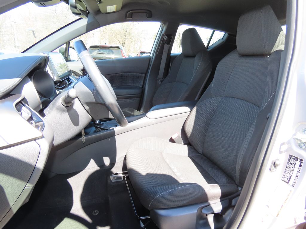 Thumbnail: 2018 Toyota C-HR - 11