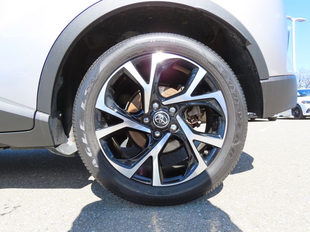 Thumbnail: 2018 Toyota C-HR - 8