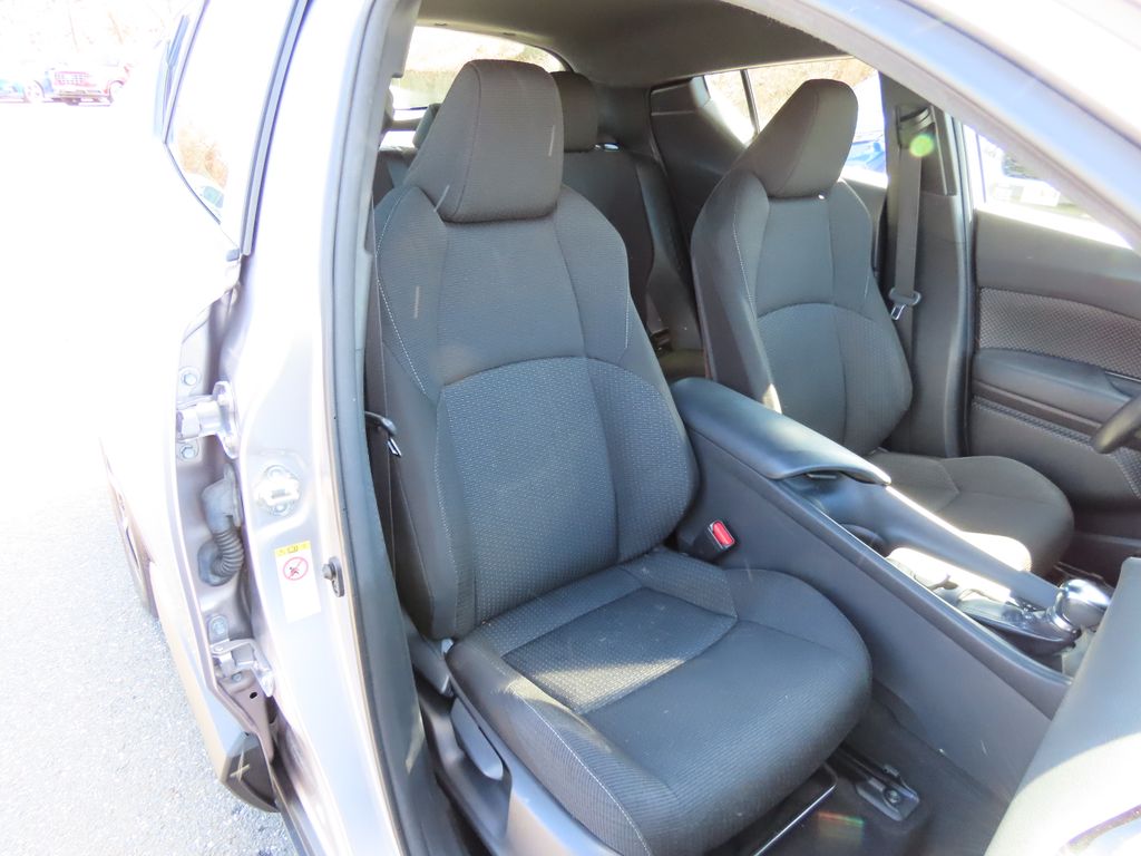 Thumbnail: 2018 Toyota C-HR - 12