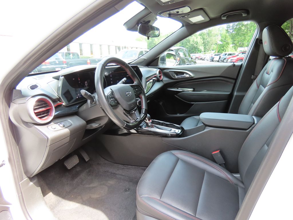 Thumbnail: 2024 Chevrolet Trax - 9