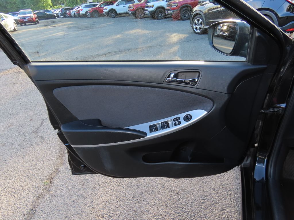 Thumbnail: 2014 Hyundai Accent - 23
