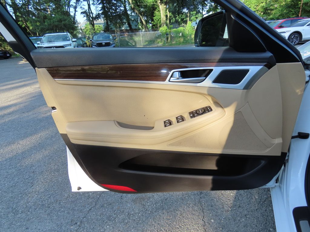 Thumbnail: 2016 Hyundai Genesis - 23