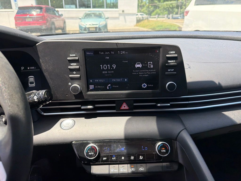 Thumbnail: 2022 Hyundai Elantra - 8